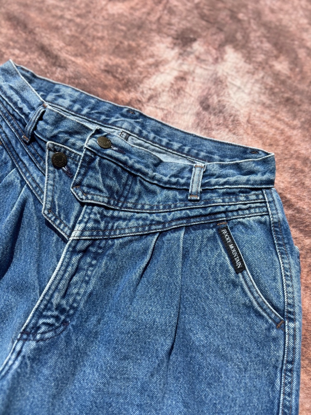Rockies High-Rise Women's Jeans in Classic Blue Wash
